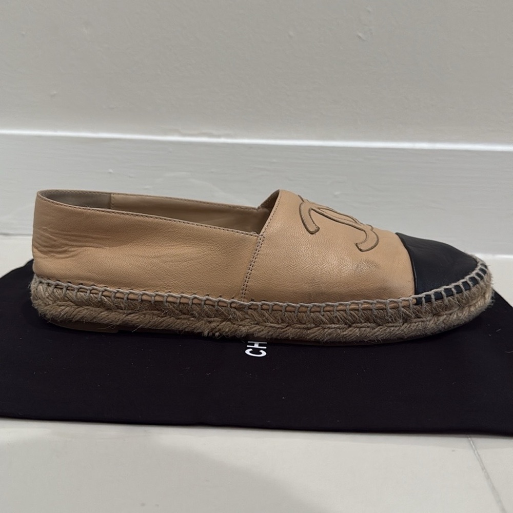 CHANEL Tan and Black Espadrille Slip-On Shoes - Picture 4 of 8